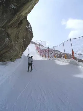 Hopefully it won't fall. Piste T.