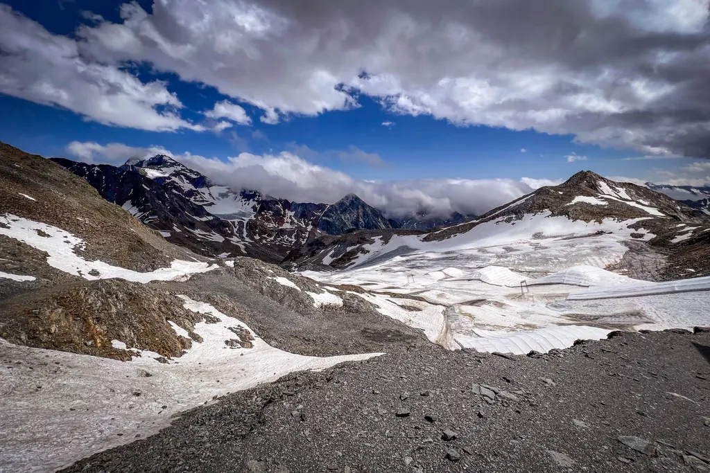Summer hike to the Stubai Glacier. Photo: skionline.pl/J.Ciszak