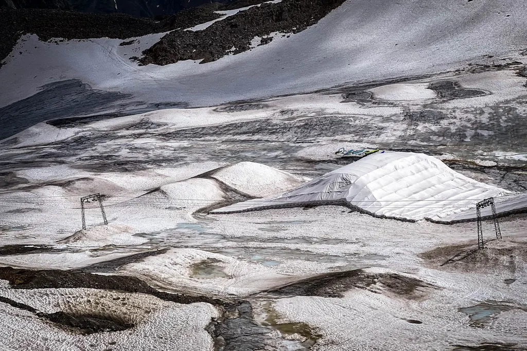 Summer hike to the Stubai Glacier. Photo: skionline.pl/J.Ciszak