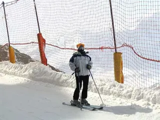 Netting for skiers who go too fast. Piste T.
