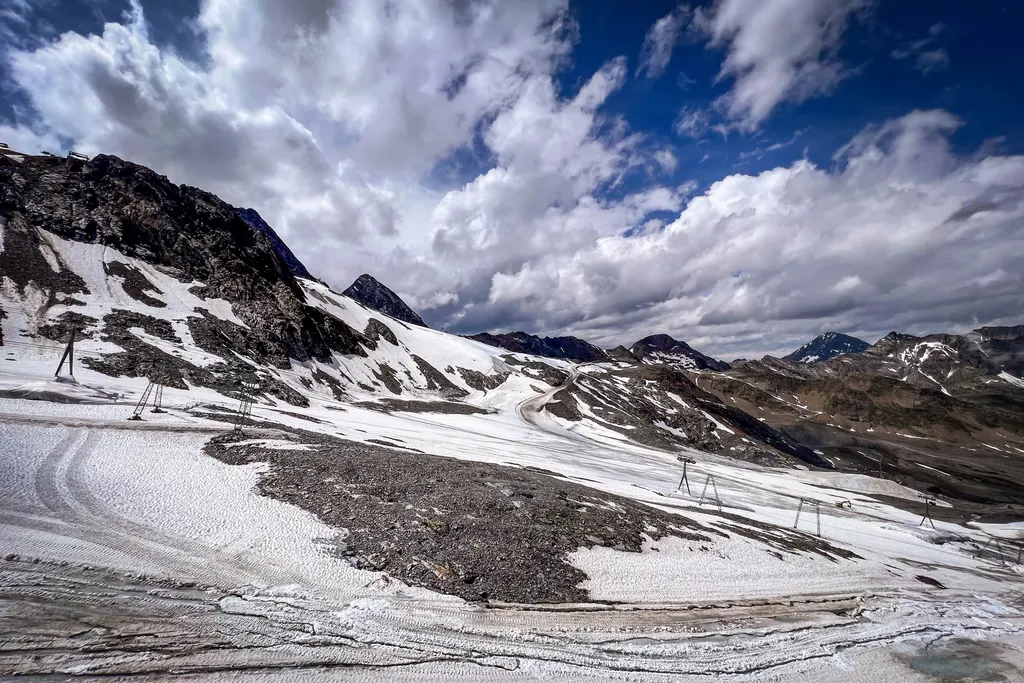 Summer hike to the Stubai Glacier. Photo: skionline.pl/J.Ciszak