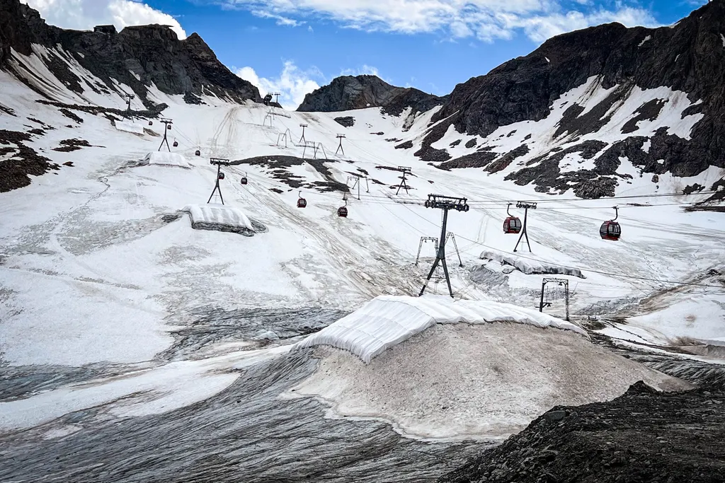 Summer hike to the Stubai Glacier. Photo: skionline.pl/J.Ciszak