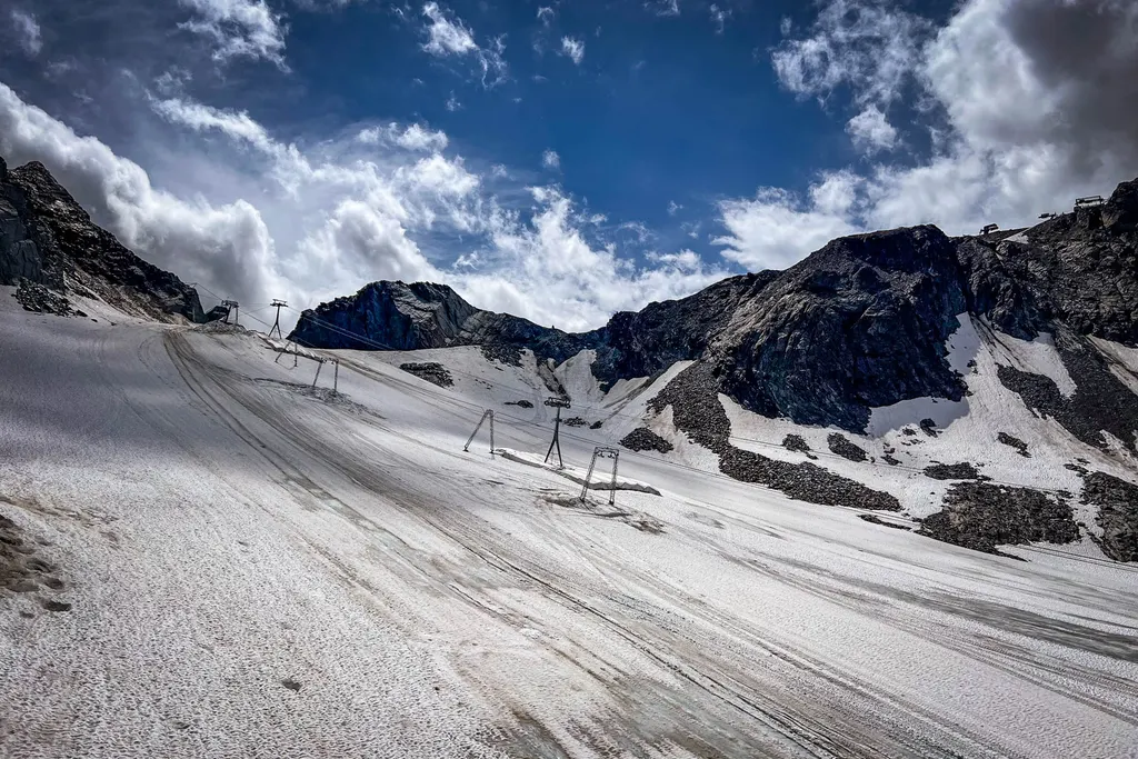 Summer hike to the Stubai Glacier. Photo: skionline.pl/J.Ciszak