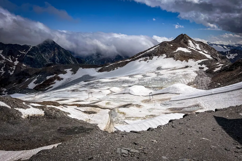 Summer hike to the Stubai Glacier. Photo: skionline.pl/J.Ciszak