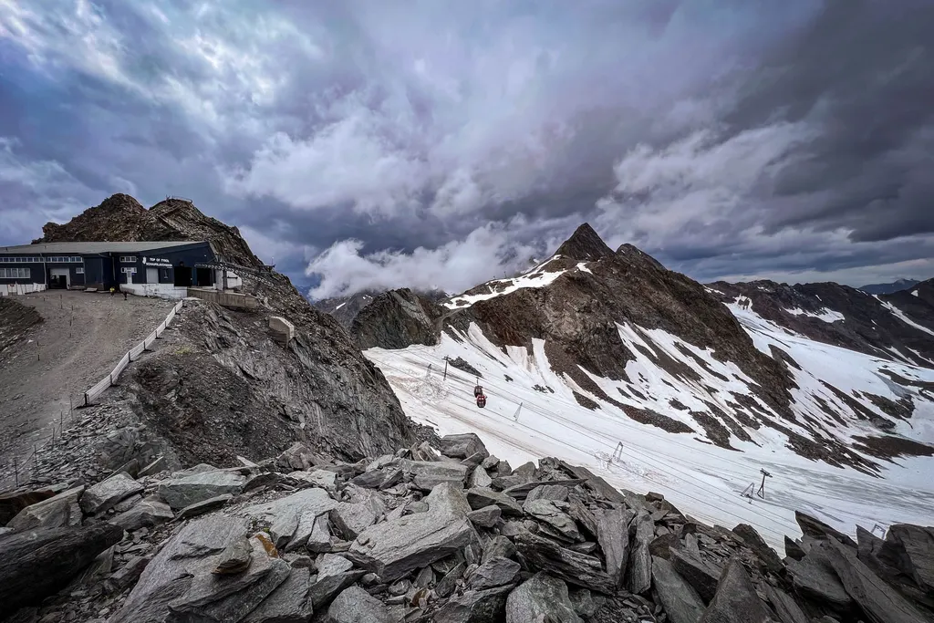 Summer hike to the Stubai Glacier. Photo: skionline.pl/J.Ciszak