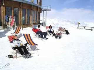 A moment's rest. Hotel Grawand, 3,212 m.