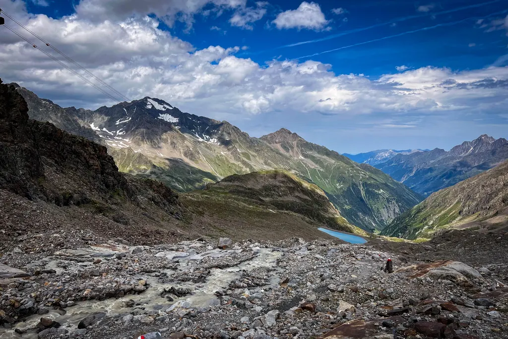 Summer hike to the Stubai Glacier. Photo: skionline.pl/J.Ciszak