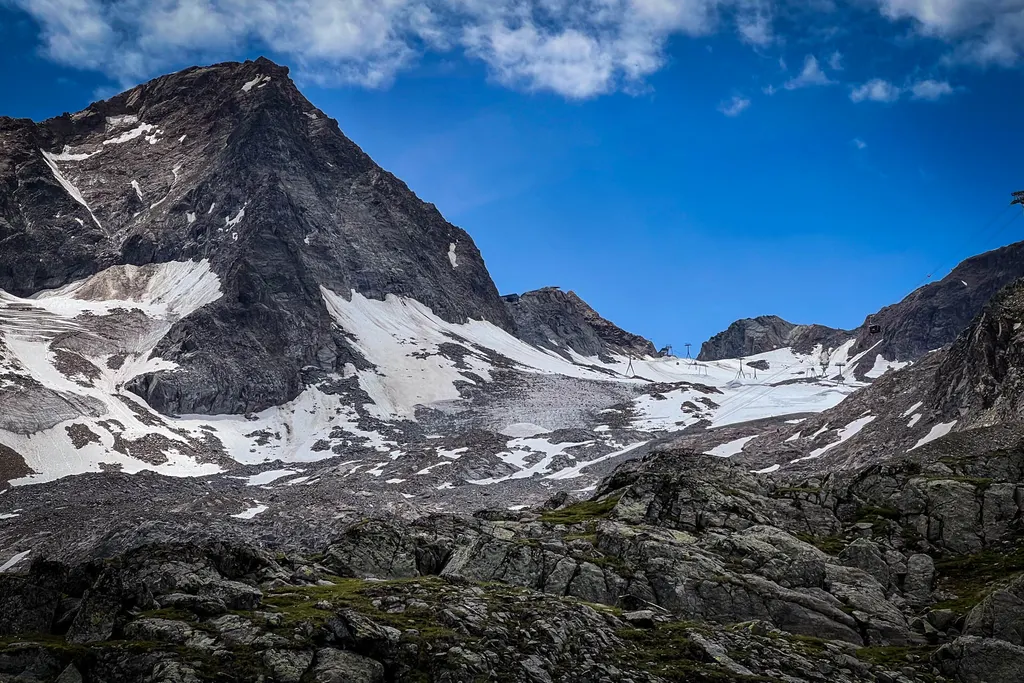 Summer hike to the Stubai Glacier. Photo: skionline.pl/J.Ciszak