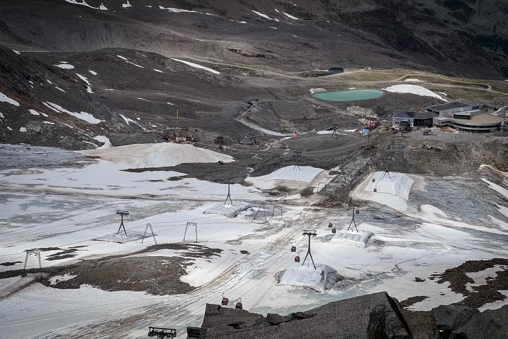 Summer hike to the Stubai Glacier. Photo: skionline.pl/J.Ciszak