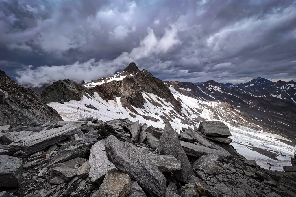 Summer hike to the Stubai Glacier. Photo: skionline.pl/J.Ciszak