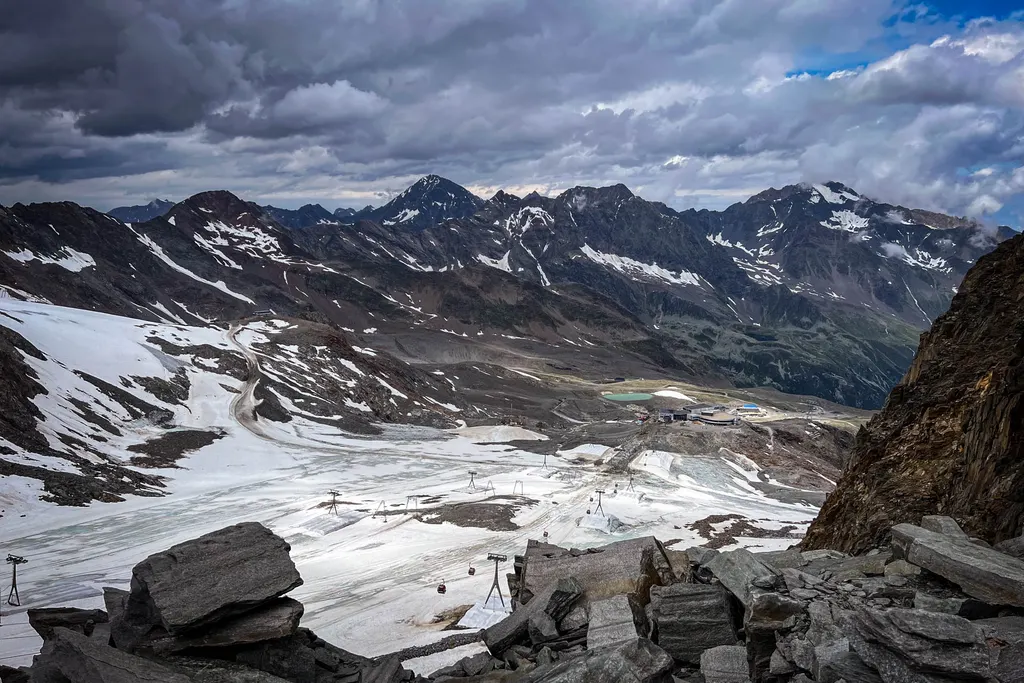 Summer hike to the Stubai Glacier. Photo: skionline.pl/J.Ciszak