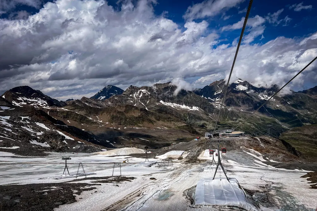 Summer hike to the Stubai Glacier. Photo: skionline.pl/J.Ciszak