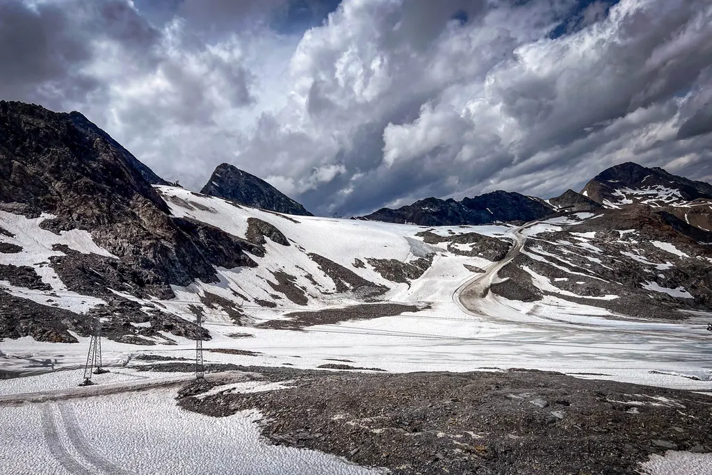 Summer hike to the Stubai Glacier. Photo: skionline.pl/J.Ciszak
