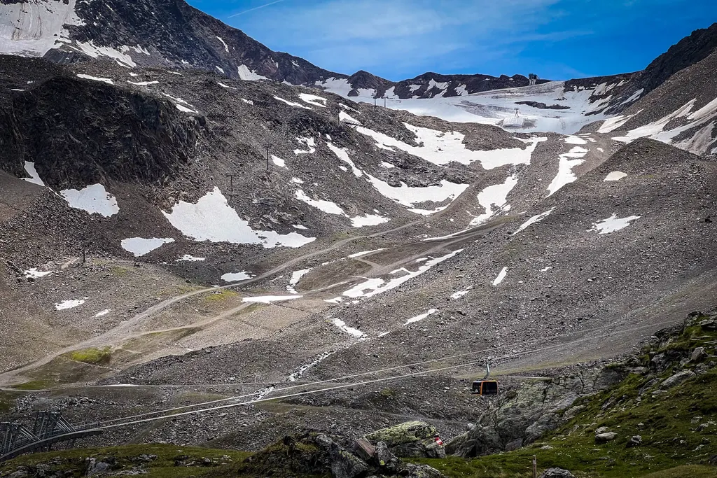 Summer hike to the Stubai Glacier. Photo: skionline.pl/J.Ciszak