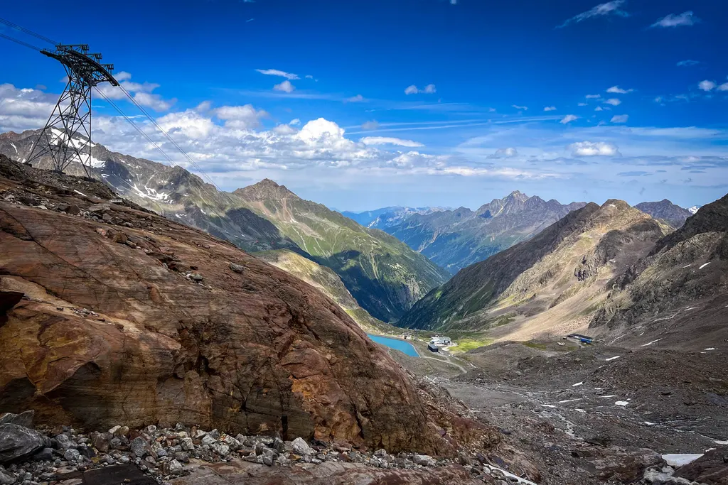 Summer hike to the Stubai Glacier. Photo: skionline.pl/J.Ciszak
