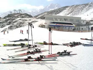 Lift 12: 2,400 to 3,030 m.