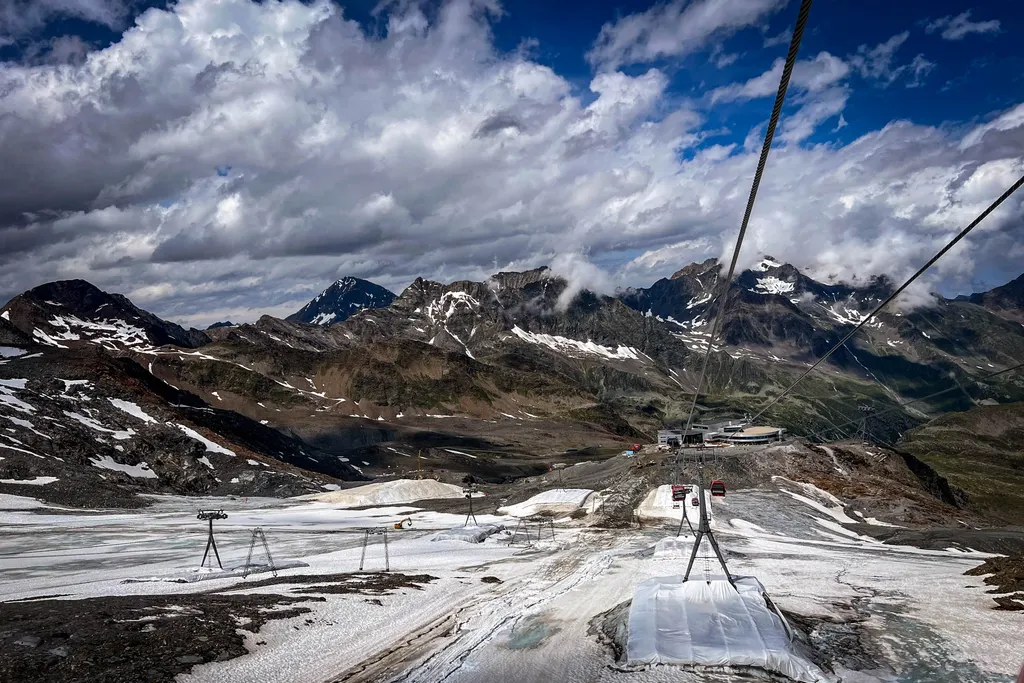 Summer hike to the Stubai Glacier. Photo: skionline.pl/J.Ciszak
