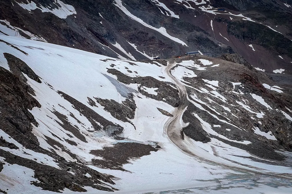 Summer hike to the Stubai Glacier. Photo: skionline.pl/J.Ciszak