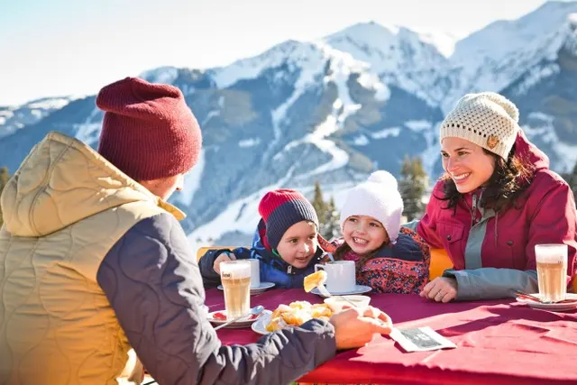 Ski holiday with kids: free ski pass for children in the Skicircus Saalbach Hinterglemm Leogang