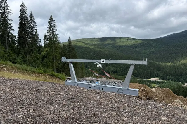 Špindlerův Mlýn: the first tower of the Audi Line Přehradní chairlift is up as the Propojení link enters its decisive phase