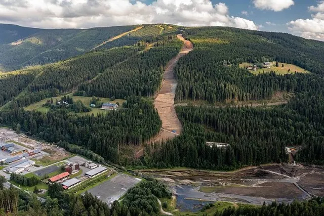Špindlerův Mlýn: the first tower of the Audi Line Přehradní chairlift is up as the Propojení link enters its decisive phase