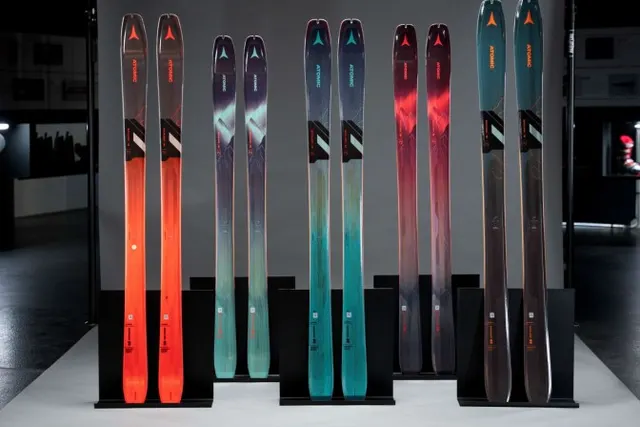 Touring skis with increased performance and lower impact