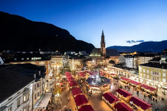 Christmas markets in the Alps 2025/26: where to combine skiing with festive spirit