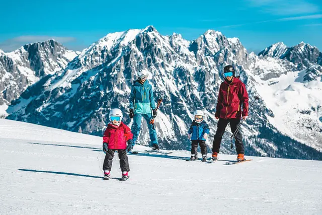 Free ski tickets for children up to 15 years in early and late seasons