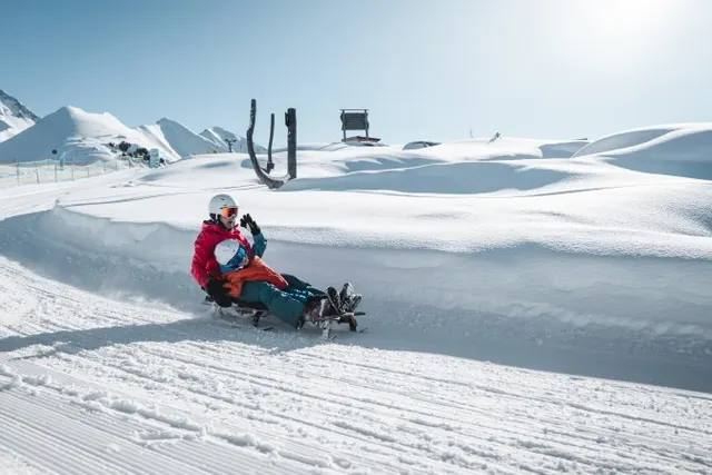 Zillertal: family sledging